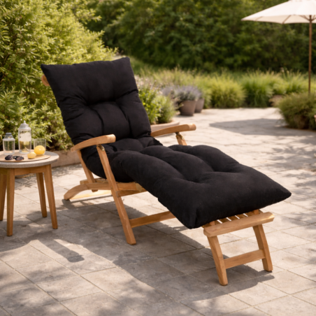 coussin bain de soleil dans un jardin ensoleillé