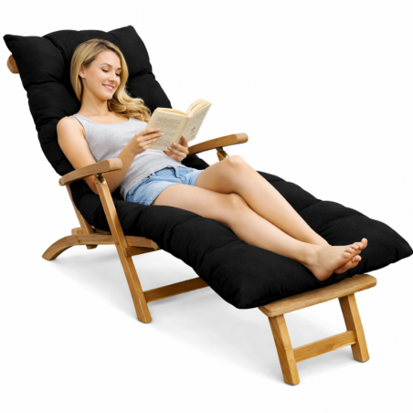 femme allongée sur un coussin bain de soleil